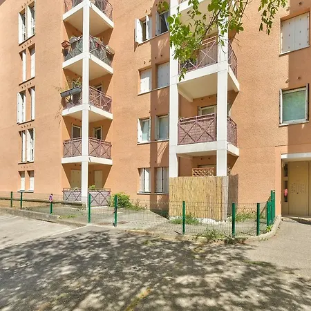 Comfortable With Terrace Apartment